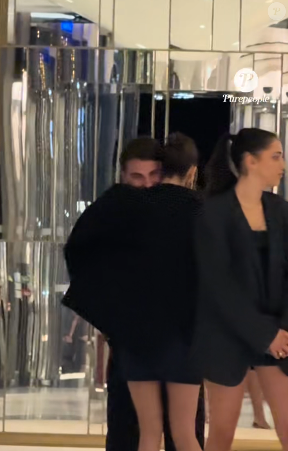 Il n'y a pas que les câlins d'Iris Mittenaere dans sa tête : Antoine Dupont investit loin de la France - Purepeople