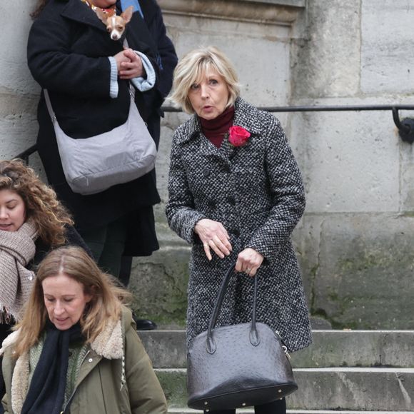 Evelyne Dheliat arrive à la cérémonie d'enterrement de Catherine Laborde à l'église Saint-Roch à Paris, France, le 6 février 2025. L'emblématique présentatrice météo de TF1 est décédée le 28 janvier 2025 à l'âge de 73 ans, des suites d'une démence à corps de Lewy, une maladie neurodégénérative dont Catherine Laborde souffrait depuis 2014. Photo by Nasser Berzane/ABACAPRESS.COM