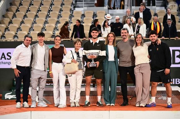 Carlos Alcaraz et ses proches lors de la finale du simple masculin lors de la quinzième journée des Internationaux de France 2025 à Roland Garros le 08 juin 2025 à Paris. © Dante Badano/PsnewZ/Bestimage