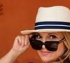 "J'ai eu des problèmes très graves aux yeux. Comme j'ai perdu un œil, il fallait vraiment faire attention à l'œil qui me restait", confie-t-elle.

Hélène Ségara au photocall du village lors des Internationaux de France de Tennis de Roland Garros 2026, à Paris, France, le 30 mai 2026. © Dominique Jacovides/Bestimage