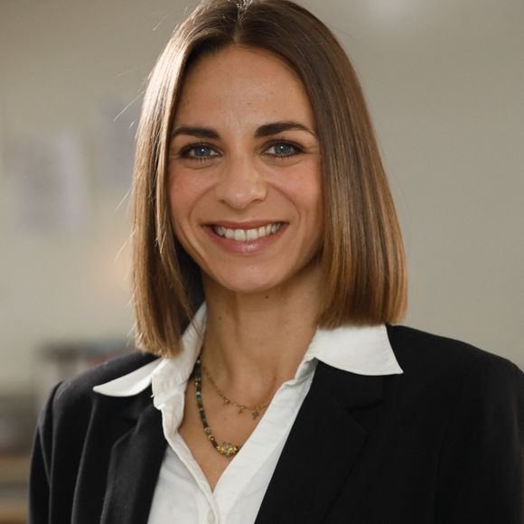 Exclusif - Virginie Stref - Backstage - Jour 10 - Florent Peyre et Virginie Stref sur le tournage de l'émission "Sketch Story" à l'Iris Mediaschool à Paris - Sketch "Le Bac". Le 31 octobre 2022
© Christophe Clovis / Bestimage