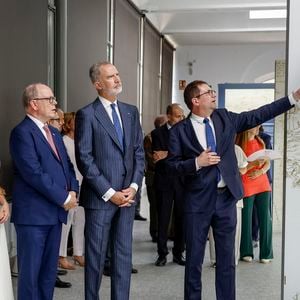Le prince Albert II de Monaco, la princesse Charlène, la reine Letizia, le roi Felipe VI visitent l'exposition consacrée au 150ème anniversaire de l'établissement des premières relations diplomatiques entre l'Espagne et Monaco au Jardin botanique royal à Madrid le 1er juin 2026. POOL / LALO YASKO / BESTIMAGE