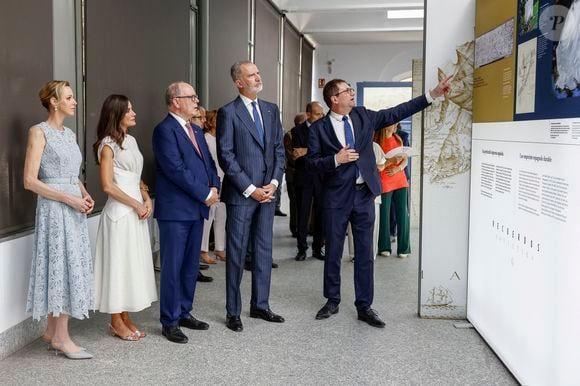 Le prince Albert II de Monaco, la princesse Charlène, la reine Letizia, le roi Felipe VI visitent l'exposition consacrée au 150ème anniversaire de l'établissement des premières relations diplomatiques entre l'Espagne et Monaco au Jardin botanique royal à Madrid le 1er juin 2026. POOL / LALO YASKO / BESTIMAGE