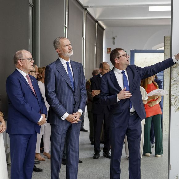 Le prince Albert II de Monaco, la princesse Charlène, la reine Letizia, le roi Felipe VI visitent l'exposition consacrée au 150ème anniversaire de l'établissement des premières relations diplomatiques entre l'Espagne et Monaco au Jardin botanique royal à Madrid le 1er juin 2026. POOL / LALO YASKO / BESTIMAGE