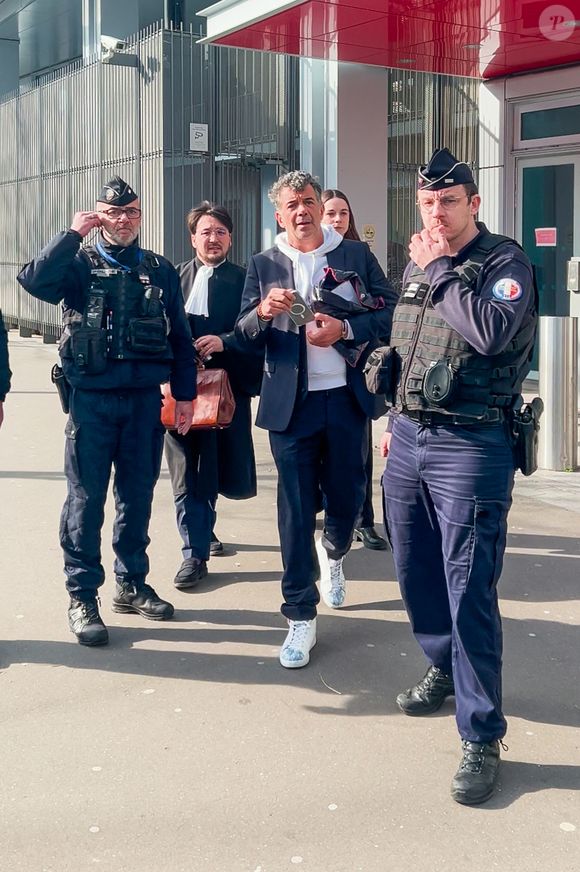 Le groupe M6 a annoncé ce mardi "la déprogrammation à compter de ce jour" des émissions avec Stéphane Plaza, prenant "acte" de la condamnation de son animateur vedette à un an de prison avec sursis pour violences conjugales. 

Stéphane Plaza en larmes à la sortie de son procès après avoir été reconnu coupable de "violences habituelles par concubin" et condamné à 12 mois de prison avec sursis, à Paris, France, le 18 février 2025. © Yehiel Chekroune/Bestimage