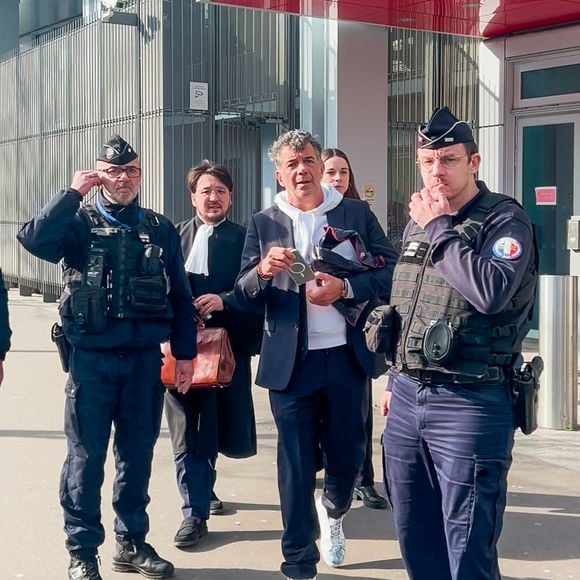 Le groupe M6 a annoncé ce mardi "la déprogrammation à compter de ce jour" des émissions avec Stéphane Plaza, prenant "acte" de la condamnation de son animateur vedette à un an de prison avec sursis pour violences conjugales. 

Stéphane Plaza en larmes à la sortie de son procès après avoir été reconnu coupable de "violences habituelles par concubin" et condamné à 12 mois de prison avec sursis, à Paris, France, le 18 février 2025. © Yehiel Chekroune/Bestimage