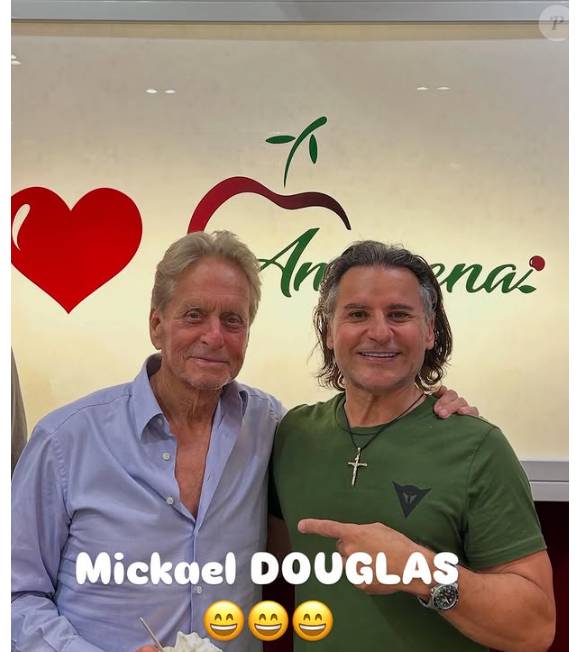 Amarena, un lieu réputé et fréquenté des stars comme Kylie Minogue et Elle Fanning par exemple

Michael Douglas au glacier Amarena à Antibes