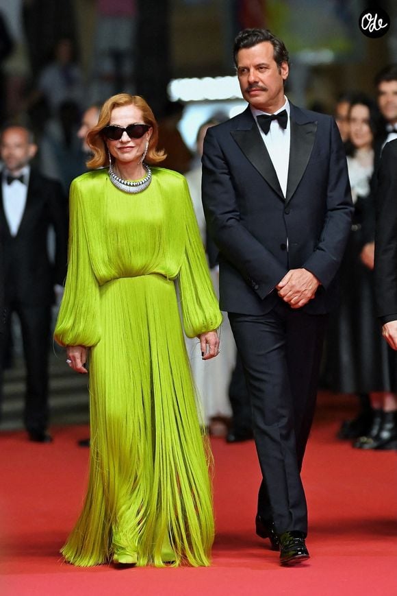 Laurent Lafitte et Isabelle Huppert assistent au tapis rouge du film « La Femme la plus riche du monde » lors du 78e Festival de Cannes, au Palais des Festivals, le 18 mai 2025 à Cannes, en France. Photo de Franck Castel/ABACAPRESS.COM