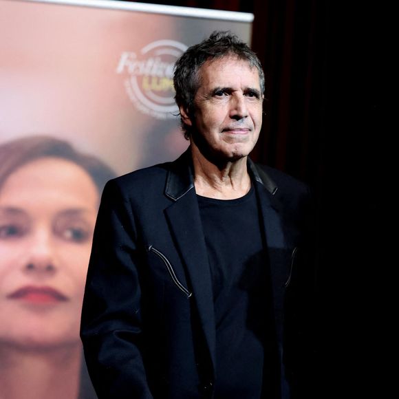 Julien Clerc au photocall de la cérémonie de remise du prix lumière de la 16ème édition du Festival Lumière à l'Amphithéâtre - Centre de Congrès à Lyon, France, le 18 octobre 2024. © Dominique Jacovides/Bestimage