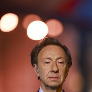 Exclusif - Stéphane Bern - Emission "Le concert pour la paix" sur les Champs-Elysées à Paris, retransmis en direct sur France 2, le 8 mai 2025. © Christophe Clovis - Pierre Perusseau / Bestimage