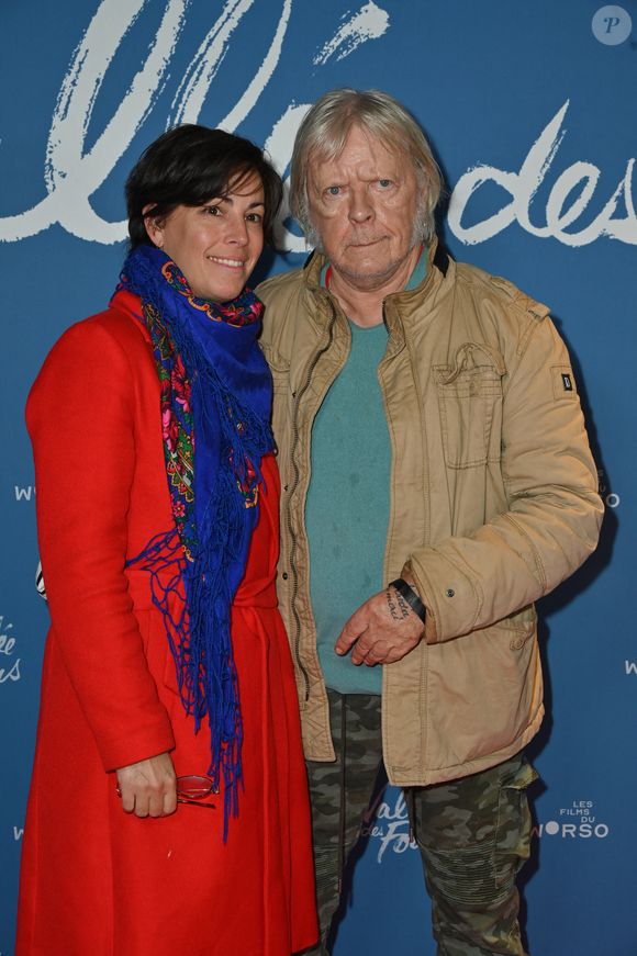 Le chanteur Renaud Sechan et sa femme Cerise assistent à l'avant-première de 'La vallée des fous' au cinéma Pathe Wepler à Paris, France, le 12 novembre 2024. Photo par Mireille Ampilhac/Abaca