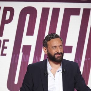 Exclusif - Cyril Hanouna, sur le plateau de l’émission « TPMP » présentée par C.Hanouna et diffusée en direct sur Youtube et sur toutes les box (SFR, FREE, Bouygues, MyCanal etc), Paris, France, le 10 mars 2025. © Jack Tribeca / Bestimage