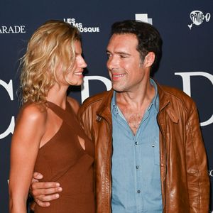 Nicolas Bedos et sa compagne Pauline Desmonts - Avant-première du film "Mascarade" au cinéma Pathé Wepler à Paris. Le 20 octobre 2022
© Coadic Guirec / Bestimage