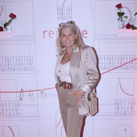 Plus encore, elle précise qu'elle n'envisage rien avec un homme qui la suit sur les réseaux sociaux.

Exclusif - Caroline Margeridon - Soirée des 20 ans des bijoux Haute Couture "Redline" à l'hôtel Ritz le 25 juin 2025. © Rachid Bellak/Bestimage