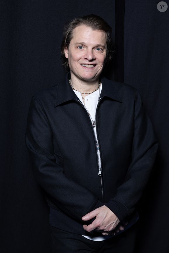 Exclusif - Benabar en backstage de l'enregistrement de l'émission "La Boîte à secrets", présentée par F.Bollaert et diffusée le 16 janvier 2026 sur France 3, dans les studios du Lendit à Saint-Denis, France, le 16 décembre 2025. © Cyril Moreau/Bestimage