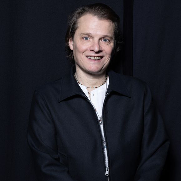 Exclusif - Benabar en backstage de l'enregistrement de l'émission "La Boîte à secrets", présentée par F.Bollaert et diffusée le 16 janvier 2026 sur France 3, dans les studios du Lendit à Saint-Denis, France, le 16 décembre 2025. © Cyril Moreau/Bestimage