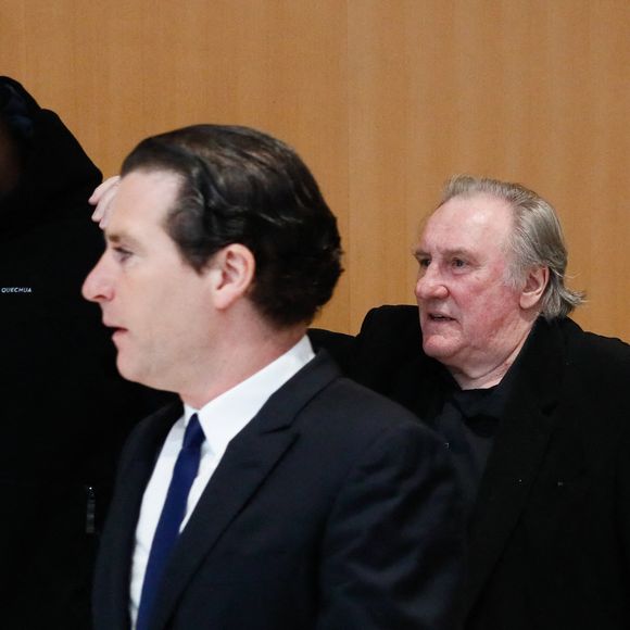 Gérard Depardieu et son avocat Jérémie Assous - Interruption de séance au procès de Gérard Depardieu accusé d'avoir agressé sexuellement deux femmes en 2021 lors du tournage du film "Les volets verts" de Jean Becker.
Paris le 25 mars 2025.

© Perusseau / Clovis / Bestimage