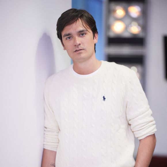 Exclusif - Alain-Fabien Delon en backstage de de l'émission "C à Vous" à Paris, France, le 18 octobre 2024. © Cyril Moreau/Bestimage