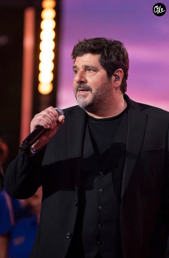 Patrick Fiori lors du 39e Téléthon, le plus grand événement annuel de collecte de fonds en France, avec 30 heures de diffusion télévisée en direct, le 6 décembre 2025 au Studio du Lendit, à La Plaine-Saint-Denis (93), en France. Photo de Vincent Gramain/ABACAPRESS.COM