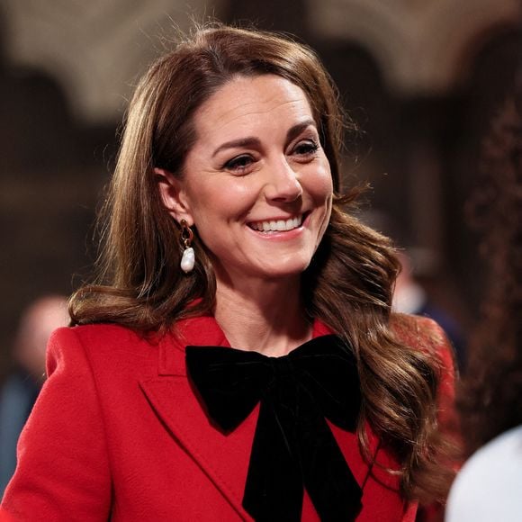 Kate Middleton est sur tous les fronts depuis son retour sur le devant de la scène.

Catherine Kate Middleton, princesse de Galles, lors du service de chants de Noël Together At Christmas à l'abbaye de Westminster, Londres. 

© Julien Burton / Bestimage