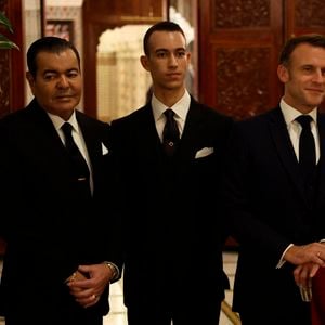 Le président de la République française Emmanuel Macron et le roi Mohammed VI lors de leur entretien au palais royal à Rabat, le 28 octobre 2024. 
© Ludovic Marin / Pool / Bestimage