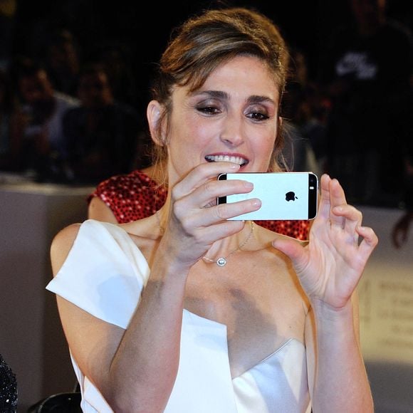 Julie Gayet assistant à la première de L'Insulte lors de la 74e Mostra di Venezia (Festival international du film de Venise) au Lido, Venise, Italie, le 31 août 2017. Photo Aurore Marechal/ABACAPRESS.COM