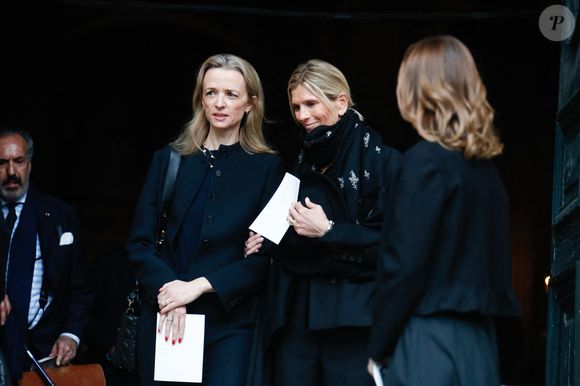 Exclusif - Delphine Arnault et Ségolène Gallienne à la sortie de la messe hommage à Doris Brynner dans l'église Saint-Philippe-du-Roule à Paris le 4 juin 2025.

© Christophe Clovis / Bestimage