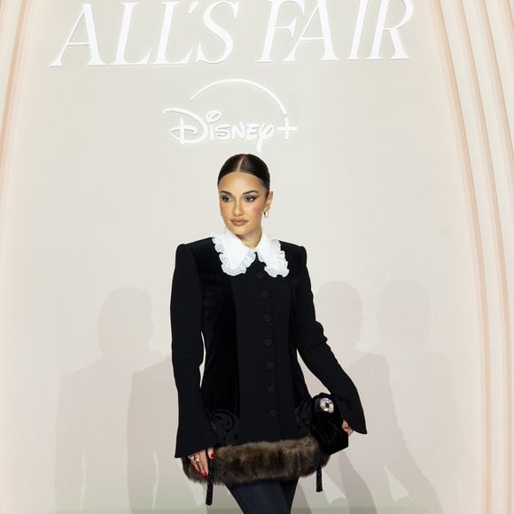 Amina Muaddi à la première de la série All's Fair Disney+ à Paris, le 21 octobre 2025. 

© Cyril Moreau/Bestimage