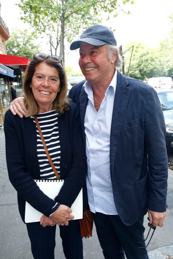 Exclusif - Michel Leeb et sa femme Béatrice - Mischa Aznavour invite les Amis de son père pour célébrer le 100 ème Anniversaire de la naissance de Charles Aznavour ; au restaurant « Gourmet des Ternes » à Paris, France, le 22 Mai 2024. 

© Bertrand Rindoff / Bestimage