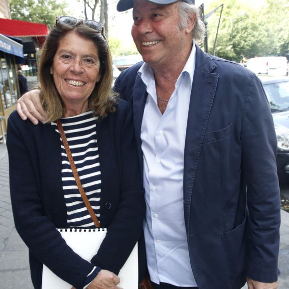 Exclusif - Michel Leeb et sa femme Béatrice - Mischa Aznavour invite les Amis de son père pour célébrer le 100 ème Anniversaire de la naissance de Charles Aznavour ; au restaurant « Gourmet des Ternes » à Paris, France, le 22 Mai 2024. 

© Bertrand Rindoff / Bestimage