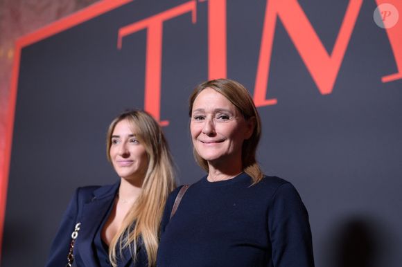 Les people ont fait le déplacement à l'occasion du lancement du mythique Time Magazine en France. 

Daniela Lumbroso et sa fille Carla Ghebali - Soirée de lancement de l'édition française du magazine Time au Petit Palais à Paris le 15 décembre 2025.
© Rachid Bellak / Bestimage