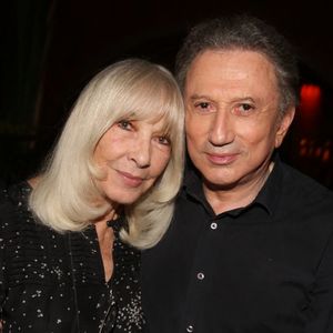 Ils se sont rencontrés dans les années 1970.

Exclusif - Dany Saval et son mari Michel Drucker lors de la soirée de lancement du livre du Dr Yves Lahiani 'Le Dompteur de maux', a Paris, France le 19 Avril 2018. Photo by Jerome Domine/ABACAPRESS.COM