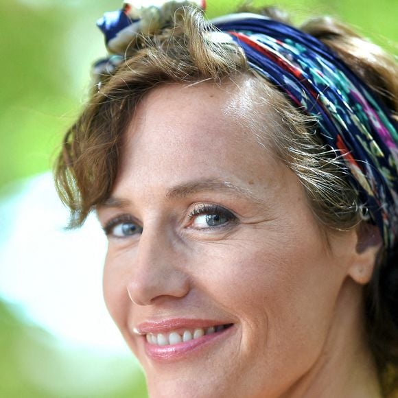 Elle est alors étudiante dans la section "comédie" et lui dans la section "son". Le duo se marie quelques années plus tard en 2006...

L'actrice Cécile de France assiste au photocall de La Passagère the lors du 15ème Festival du Film Francophone d'Angoulême, le 28 août 2022 à Angoulême, France. Photo par Franck Castel/Abaca