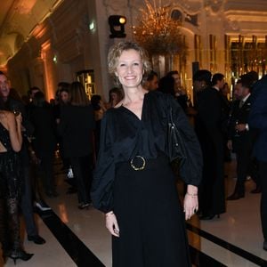 Dans On Time, elle révèle avoir été soutenue par un professeur qui a cru en elle très tôt.

Alexandra Lamy - Soirée du 10ème anniversaire de l'hôtel Peninsula à Paris le 28 novembre 2024. © Rachid Bellak/Bestimage