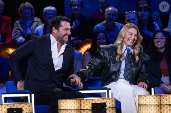 Arnaud Ducret, Santa lors de l'enregistrement de l'émission "La Boîte à secrets", présentée par Faustine Bollaert et diffusée le 17 octobre sur France 3, dans les studios du Lendit à Saint-Denis, France, le 23 septembre 2025.

© Cyril Moreau/Bestimage