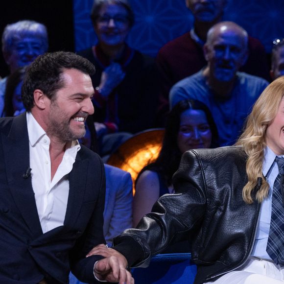 Arnaud Ducret, Santa lors de l'enregistrement de l'émission "La Boîte à secrets", présentée par Faustine Bollaert et diffusée le 17 octobre sur France 3, dans les studios du Lendit à Saint-Denis, France, le 23 septembre 2025.

© Cyril Moreau/Bestimage