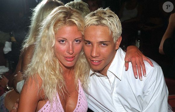 Loana et Steevy Boulay ont tous les deux participé à la première saison de l'émission "Loft Story" sur M6

Loana et Steevy à Paris. 
Crédit : RACHID BELLAK / BESTIMAGE