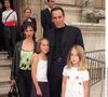 Béatrice Ardisson, Thierry, Manon et Ninon en 2000. 

Photo : Rindoff-Garcia / Bestimage