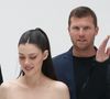 Sur celle-ci, on découvre le frère d'Harper, Cruz et Romeo sur une moto avec sa femme Nicola Peltz.
Brooklyn Beckham et sa femme Nicola Peltz - Arrivées au défilé de mode Femmes Printemps/Été 2025 "Courrèges" lors de la fashion week de Paris. Le 25 septembre 2024 © Christophe Clovis / Bestimage