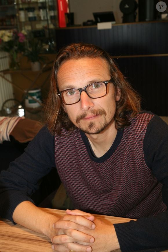 - Lorant Deutsch dédicace son livre "Métronome" au Cinéma les 7 Batignolles à Paris  le 17 mai 2019. © JLPPA/Bestimage