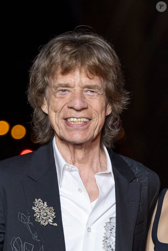 A 82 ans, la star des Rolling Stones, déjà père de 8 enfants, n'aurait rien contre l'idée d'en avoir un 9e "si le destin le permet" comme a rapporté une source proche du couple au "Daily Mail".

Mick Jagger et sa compagne Melanie Hamrick  - Photocall du dîner "Prelude pour les JO" à la Fondation Vuitton à Paris, France, le 25 juillet 2024. © Olivier Borde/Bestimage