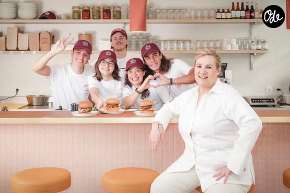 Exclusif - La cheffe étoilée Hélène Darroze vient d'ouvrir un nouveau restaurant bistronomique dédiée aux burgers haut de gamme "Jòia Bun" au 16 de la rue Michodière dans le 2ème arrondissement de Paris, France, le 16 mars 2023. © Jack Tribeca/Bestimage
