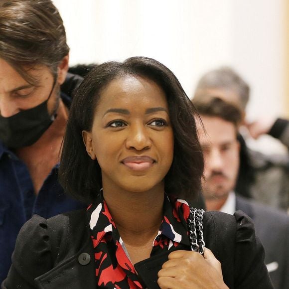 Sur Instagram, elle dit prendre acte de la décision de justice, tout en refusant de se taire.

Hapsatou Sy et Vincent Cerutti - Procès contre E.Zemmour pour "injure raciale" envers Hapsatou Sy au tribunal correctionnel de Paris, le 4 novembre 2022.

© Jonathan Rebboah / Bestilmage