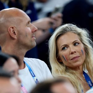 Laurence Auzière-Jourdan et son compagnon Matthieu Graffensttaden - Les célébrités en tribunes pendant l'épreuve de basketball de Demi-Finale opposant les Etats-Unis à la Serbie lors des Jeux Olympiques de Paris 2024 (JO) à l'Arena Bercy, à Paris, France, le 8 août 2024. © Jacovides-Perusseau/Bestimage
