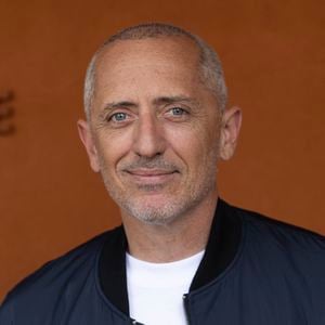 Gad Elmaleh au village lors des Internationaux de France de Tennis de Roland Garros 2025, à Paris, France, le 8 juin 2025. © Cyril Moreau/Bestimage