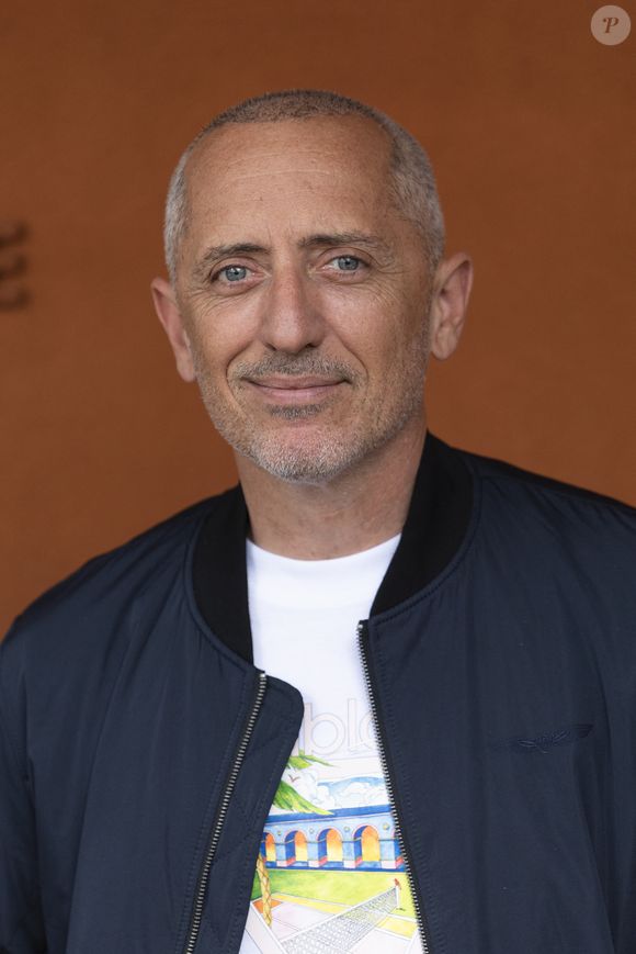 Gad Elmaleh au village lors des Internationaux de France de Tennis de Roland Garros 2025, à Paris, France, le 8 juin 2025. © Cyril Moreau/Bestimage