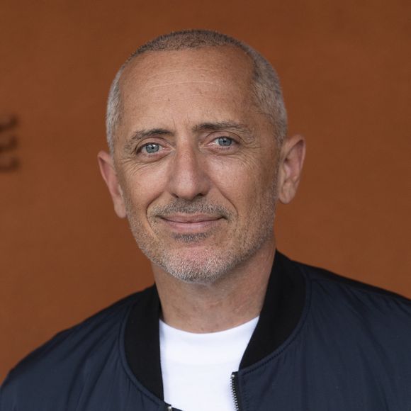 Gad Elmaleh au village lors des Internationaux de France de Tennis de Roland Garros 2025, à Paris, France, le 8 juin 2025. © Cyril Moreau/Bestimage