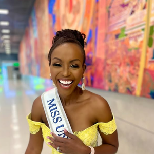 Il y a Solange Keita, 42 ans, qui est mère de triplées et est la première candidate à représenter le Rwanda à Miss Univers.

Solange Keita, miss Rwanda, est candidate à Miss Univers