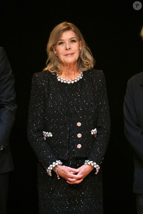 C'est un deuil douloureux auquel une partie de la famille princière de Monaco doit faire face. 

Exclusif - La princesse Caroline de Hanovre (La princesse a troqué sa chevelure argenté contre un blond cendré) lors de la cérémonie de proclamation de l'édition 2024 des Prix de la Fondation Prince Pierre à l'opéra Garnier à Monaco. 
© Bruno Bebert / Bestimage