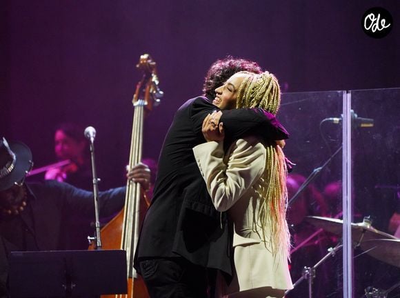 À l’occasion de son concert exceptionnel au Grand Rex à Paris, Josh Groban a invité Monroe, représentante de la France à l’Eurovision 2026, à le rejoindre sur scène pour interpréter en duo, en français, le célèbre titre "L’hymne à l'amour", le 3 avril 2026.

© Anne-Sophie Guebey/Bestimage